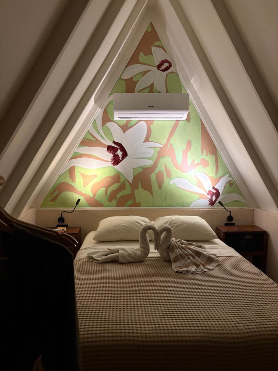 Property building, Bed, Bedroom