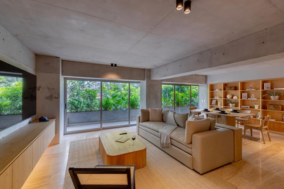 TV and multimedia, View (from property/room), Balcony/Terrace, Living room, Seating area, Dining area, City view