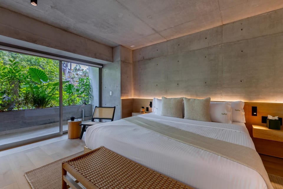 Bed, Day, Balcony/Terrace, Photo of the whole room, Bedroom, City view