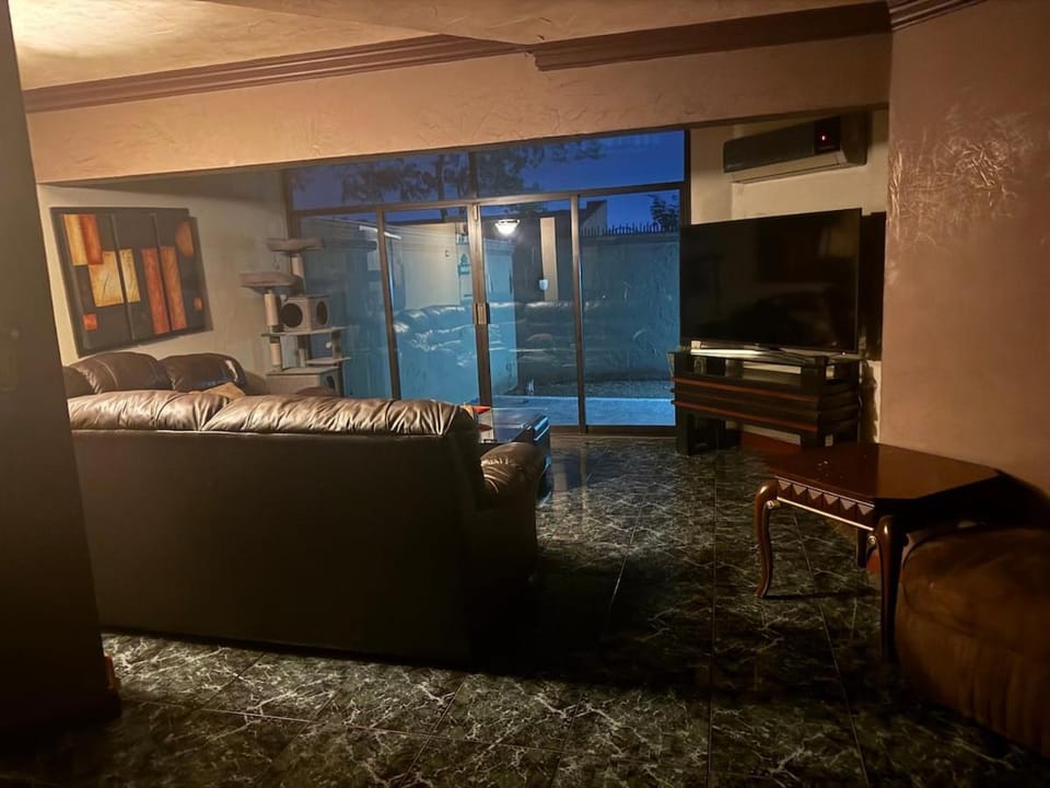 Apartment with a royal heart, green park and hills Apartment in Monterrey