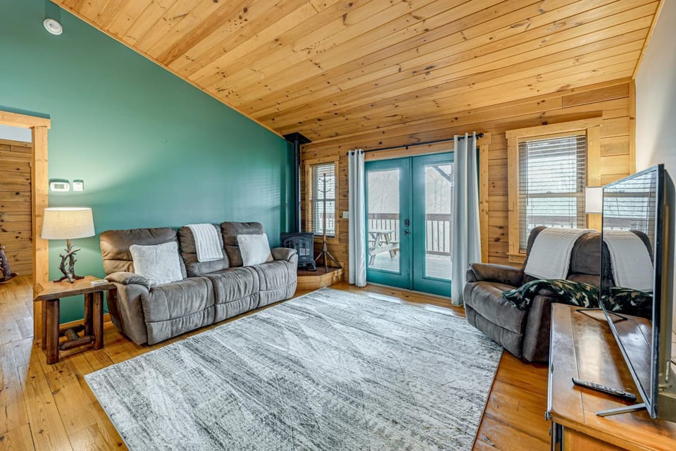 Mtn-View Bryson City Cabin: 1 Mi to Deep Creek! Cabin in Swain County