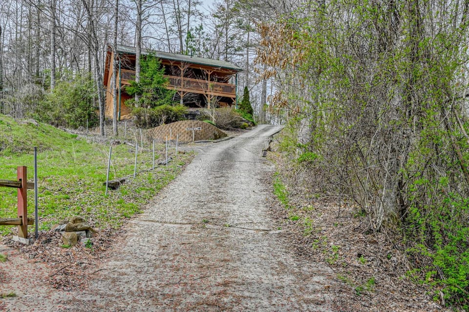 Mtn-View Bryson City Cabin: 1 Mi to Deep Creek! Cabin in Swain County