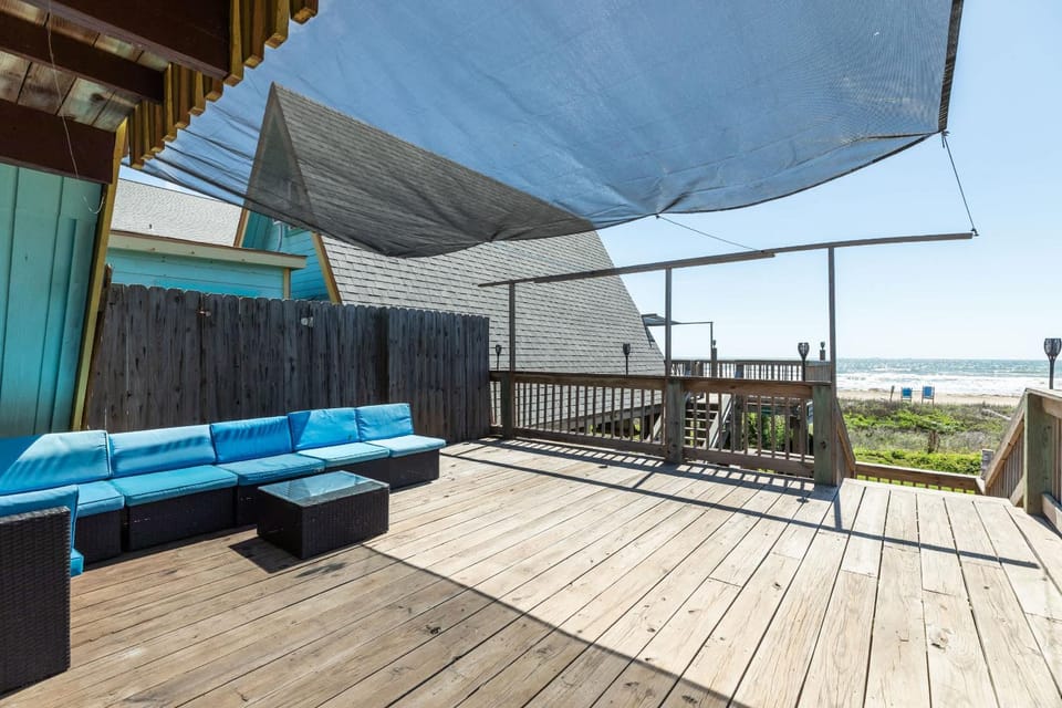 The Tiki Hut - Laid-Back A-Frame Island Vibes House in Surfside Beach