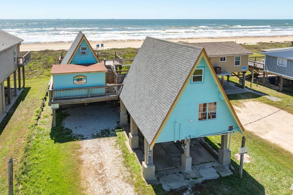 The Tiki Hut - Laid-Back A-Frame Island Vibes House in Surfside Beach