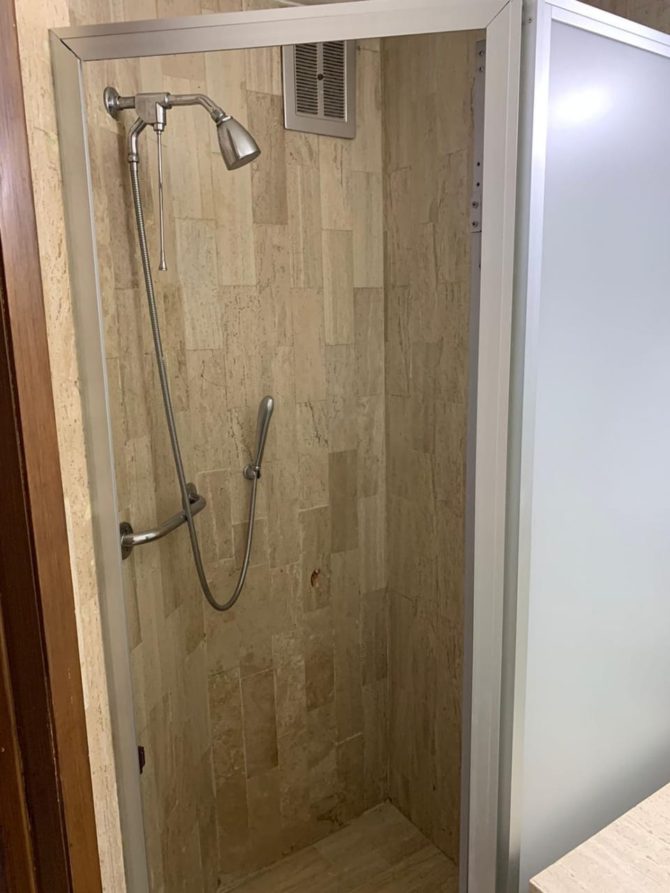 Hermosa Habitación y Baño compartido Servicio de Comidas y Spa a 10 Cuadras de Reforma a la Altura del Angel Bed and Breakfast in Mexico City
