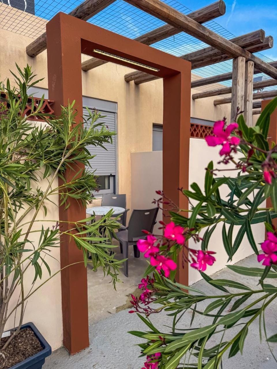 Majuro Suites - Faliraki Beach Apartment in Faliraki, Greece