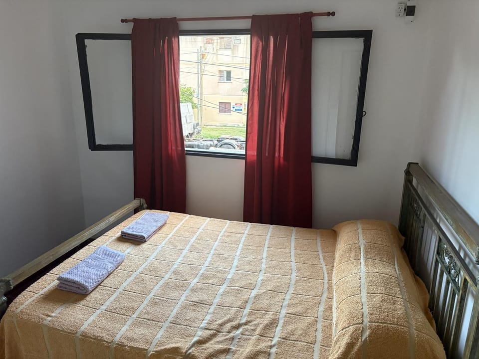 Photo of the whole room, Street view