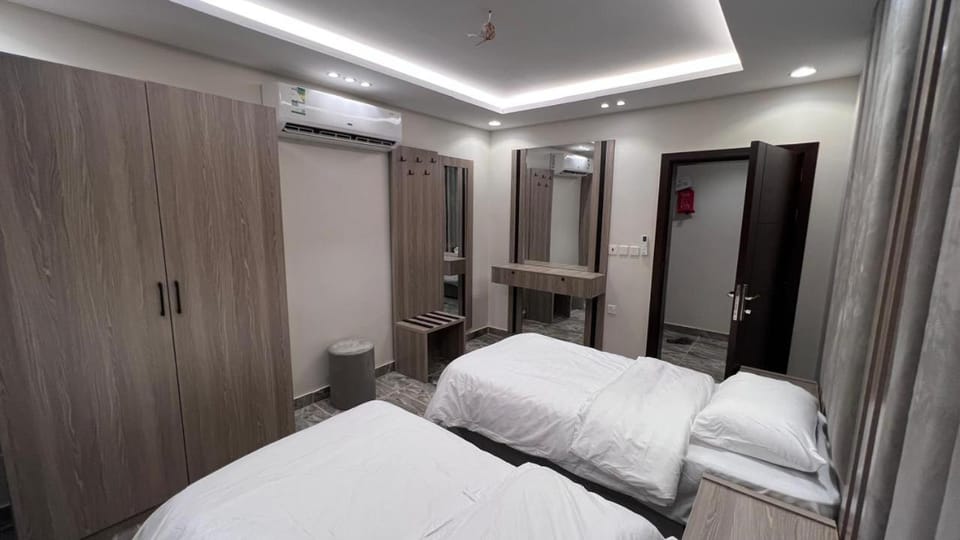شقة غرفتين نوم وصالة ومطبخ صغير ودورتين مياه في حي الحمدانية j15 Apartment in Jeddah