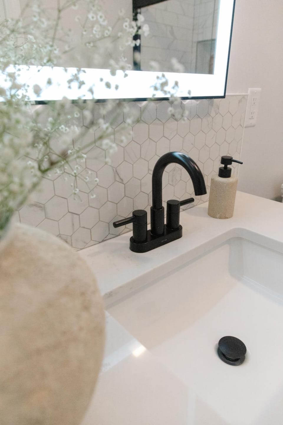 Modern Condo Near Wright-Patt Shops & Dining Apartment in Fairborn