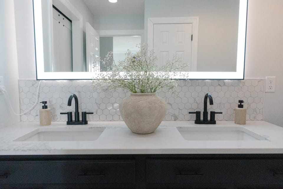 Modern Condo Near Wright-Patt Shops & Dining Apartment in Fairborn