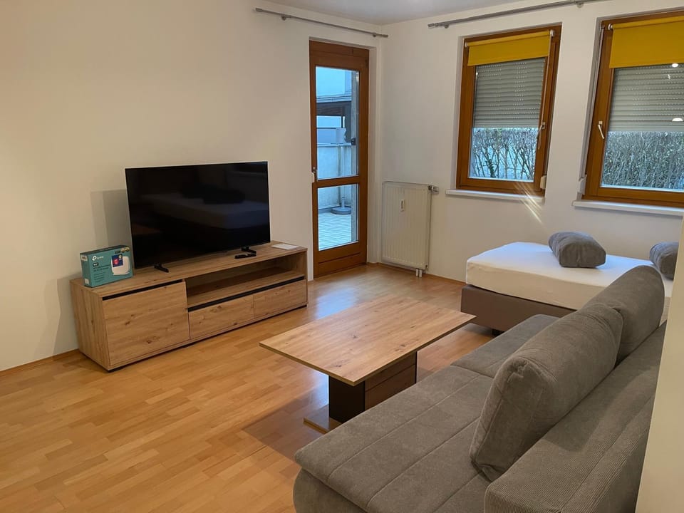 Communal lounge/ TV room, Bed, TV and multimedia, View (from property/room), View (from property/room), Living room, Photo of the whole room, Seating area, Evening entertainment, Entertainment, Entertainment
