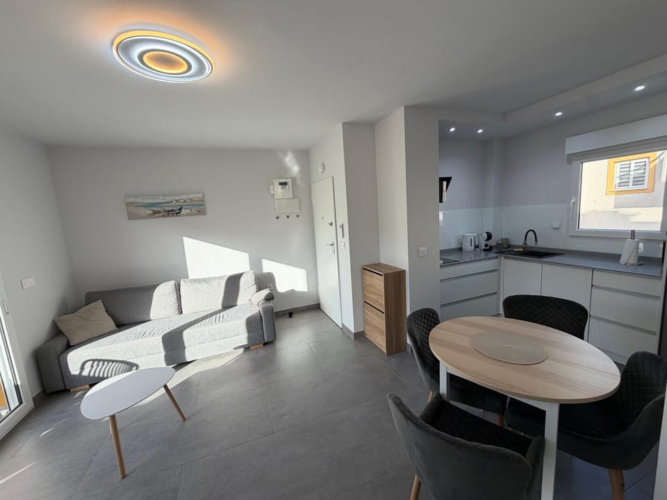 Kitchen or kitchenette, Living room