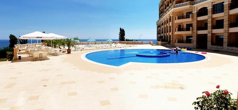 Property building, Day, Pool view, Sea view, Swimming pool, sunbed