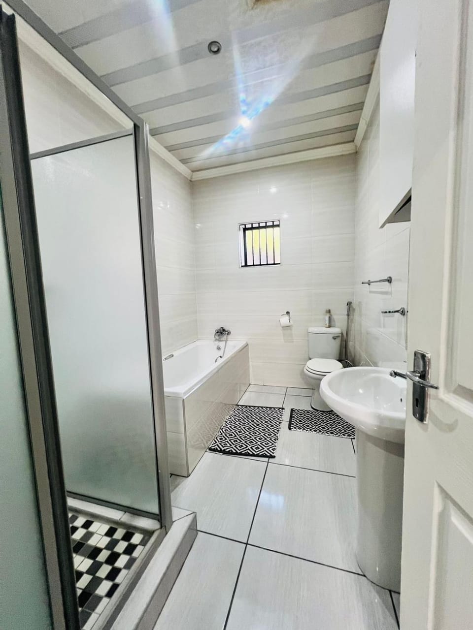 Modern Comfort, Easy Access Everywhere Apartment in Gauteng