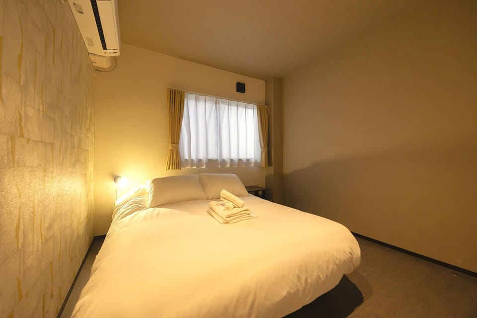 Bed, Photo of the whole room, Bedroom, air conditioner