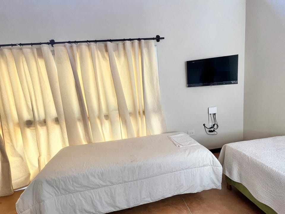 Bed, TV and multimedia, Photo of the whole room