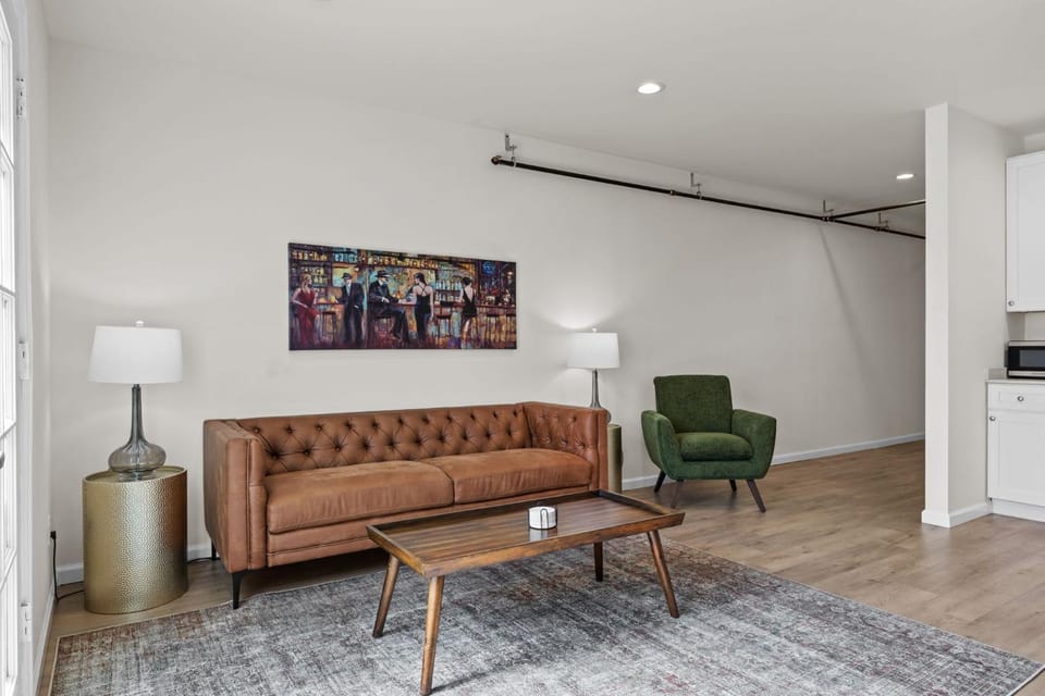 Kitchen or kitchenette, Living room, Photo of the whole room, Decorative detail, Seating area