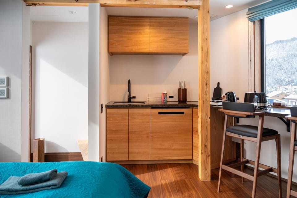 Bed, Kitchen or kitchenette, Dining area