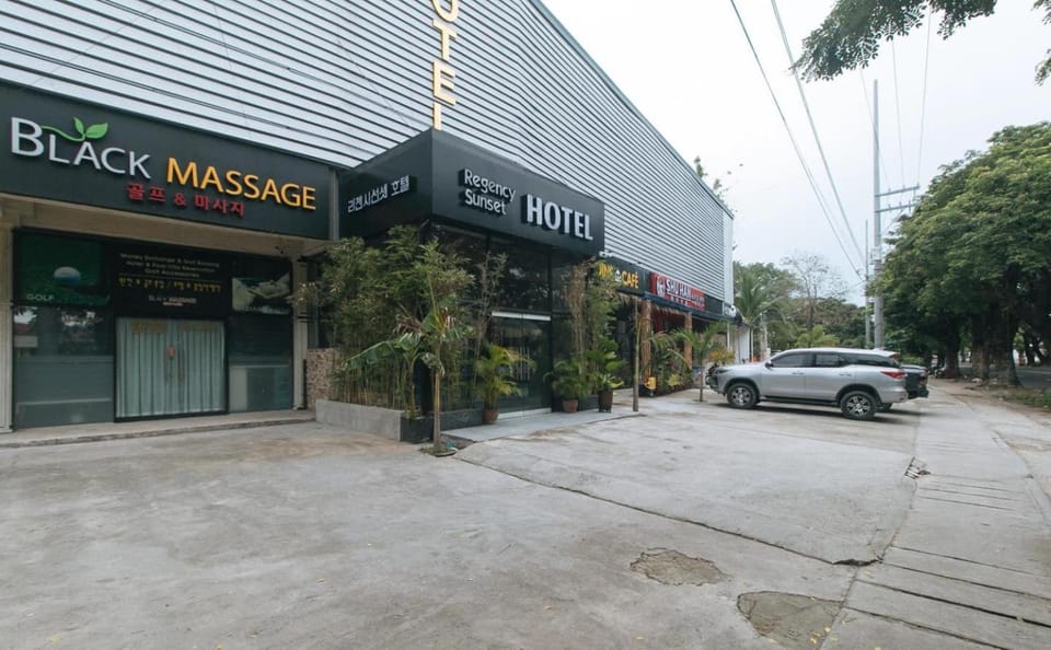 Regency Sunset Condotel Motel in Angeles