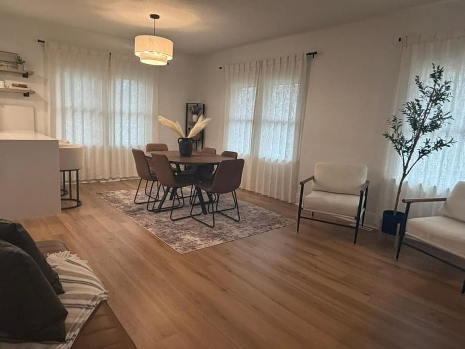 Prime Location! Spacious Family-Friendly Home House in Miamisburg