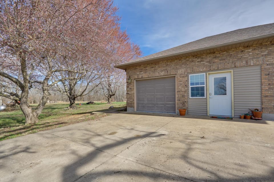 Amazing Stargazing! Ozarks Retreat on Working Farm Apartment in Ozark Mountains