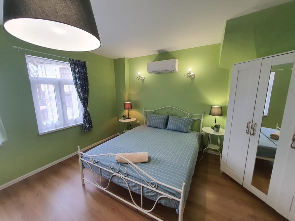Bed, Photo of the whole room, Bedroom, wardrobe