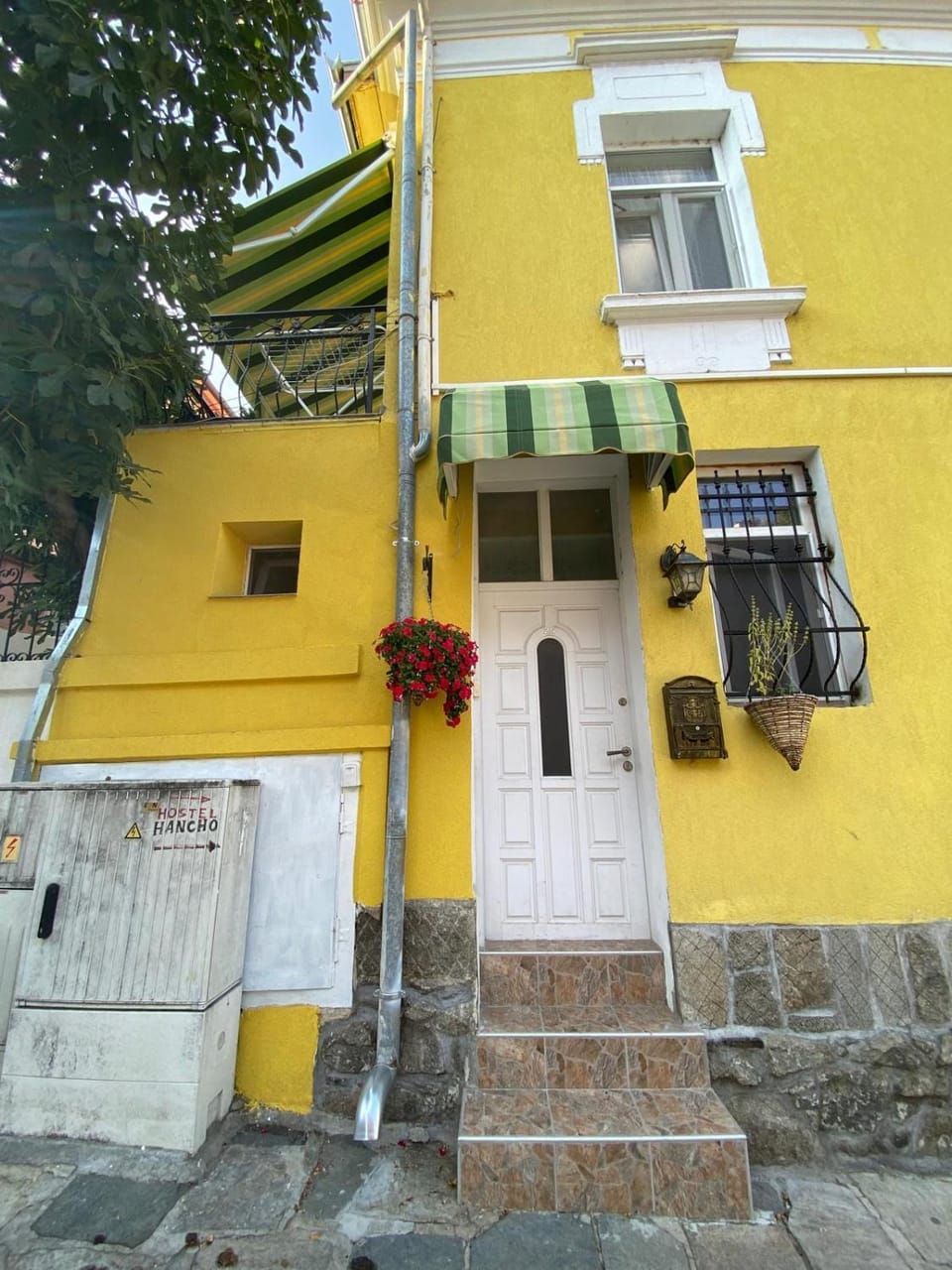 Property building, Facade/entrance, Day, Balcony/Terrace, Time of day