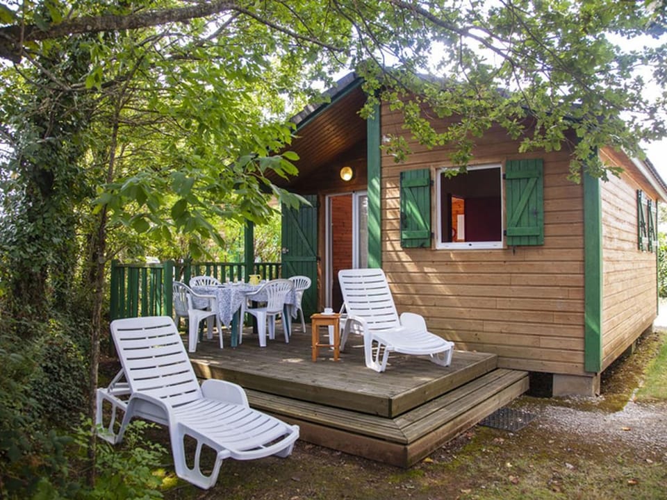 Chalet avec terrasse - 4 pers. - API-1-52-2108 Campground/ 
RV Resort in Occitanie