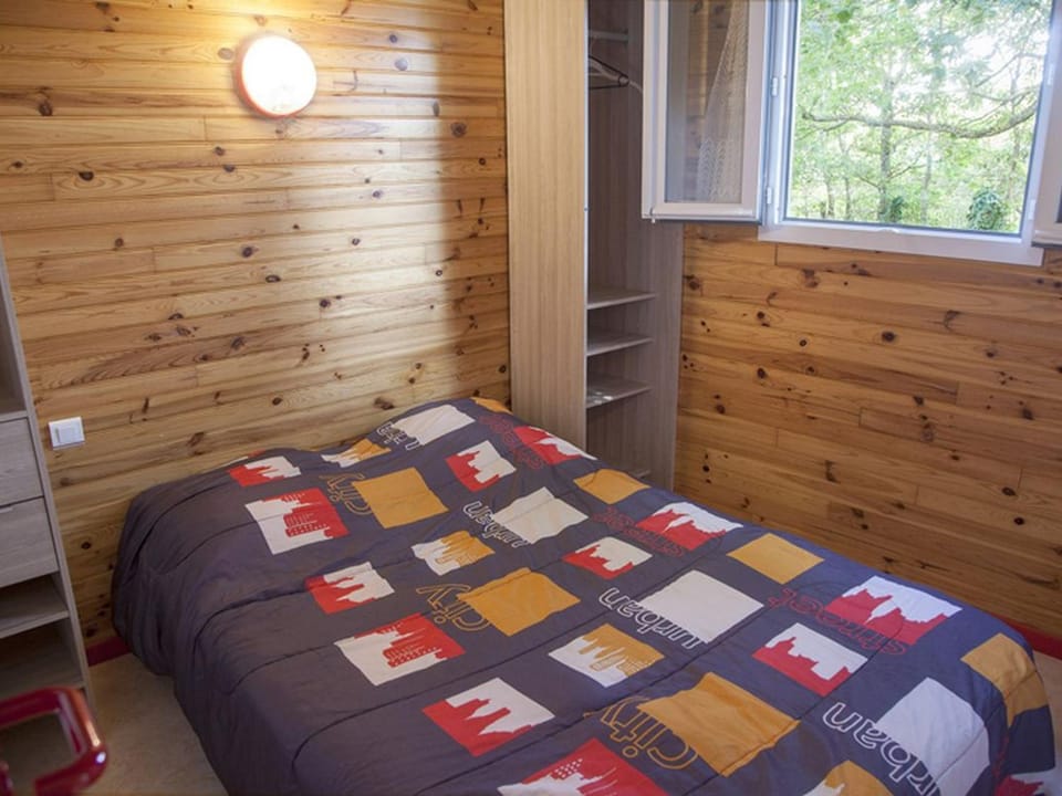 Chalet avec terrasse - 4 pers. - API-1-52-2108 Campground/ 
RV Resort in Occitanie