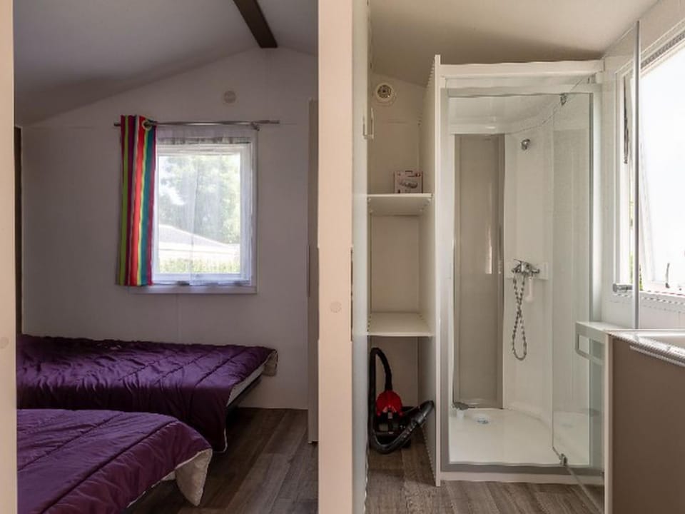 Mobil-home confortable avec terrasse - 2 pers. - API-1-52-2120 Campground/ 
RV Resort in Pays de la Loire