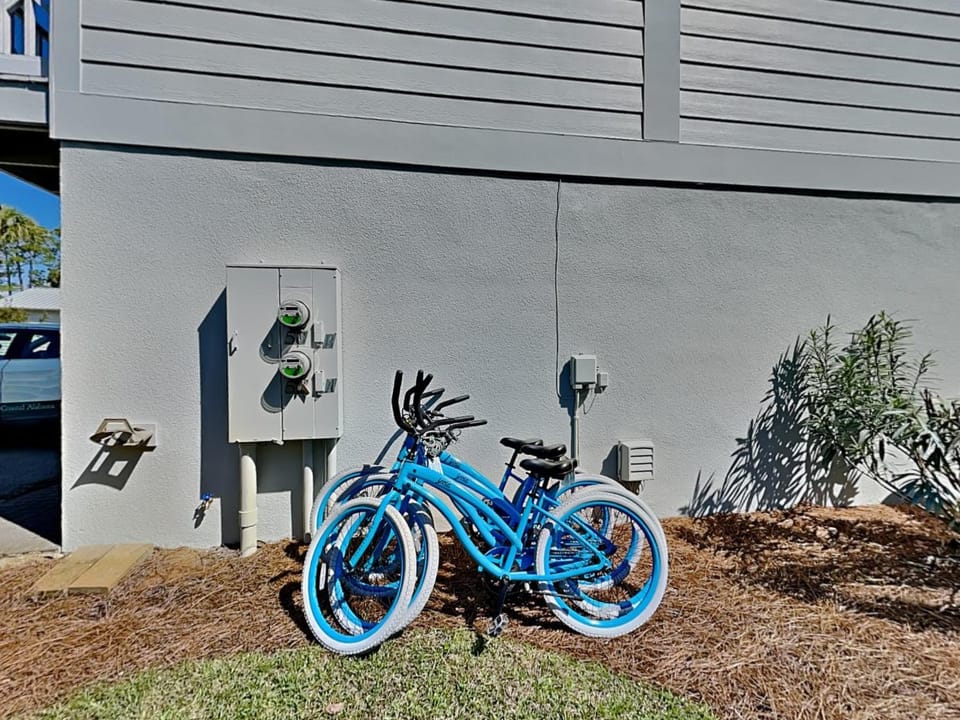 Property building, Facade/entrance, Cycling