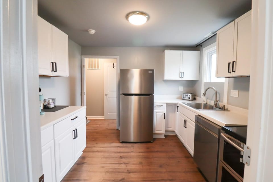 Spacious 5 BR Stay in Westminster Perfect for Groups & Longer Stays Country House in Maryland