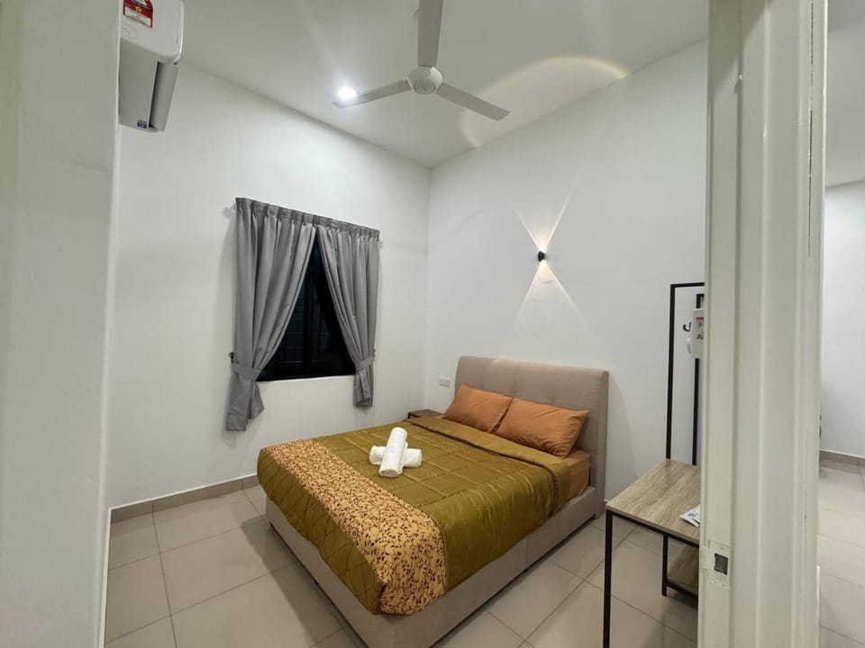 Bed, Bedroom, towels, air conditioner