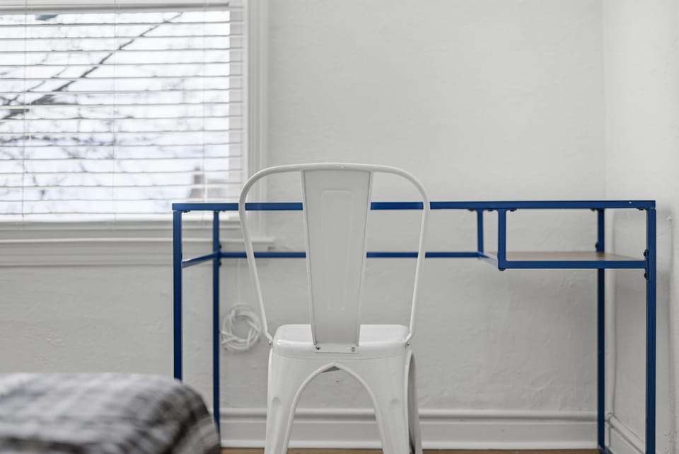 Dormont, Pittsburgh !B Modern and Spacious Private Bedroom with Shared Bathroom Vacation rental in Mount Lebanon