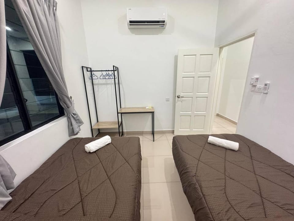 Bed, Bedroom, air conditioner