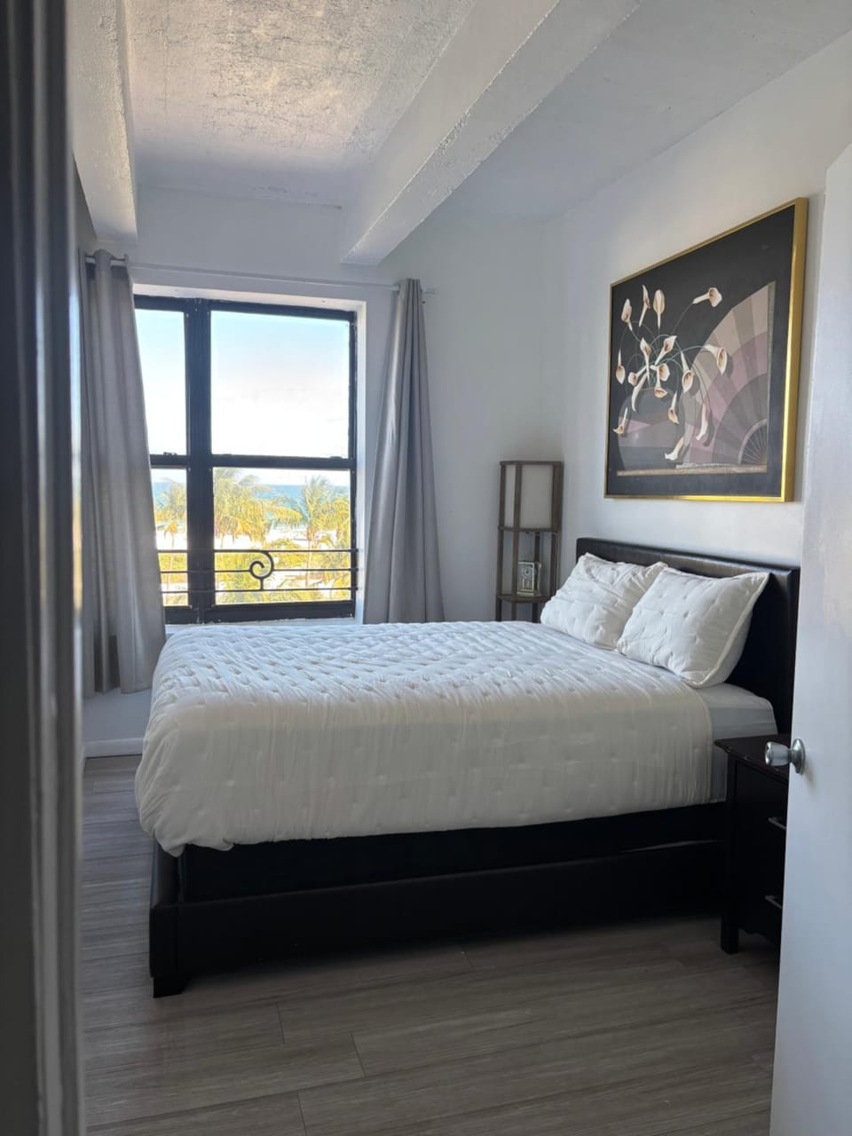 Ocean View 2 Bedroom - Ocean Drive Apartment in Flamingo Lummus