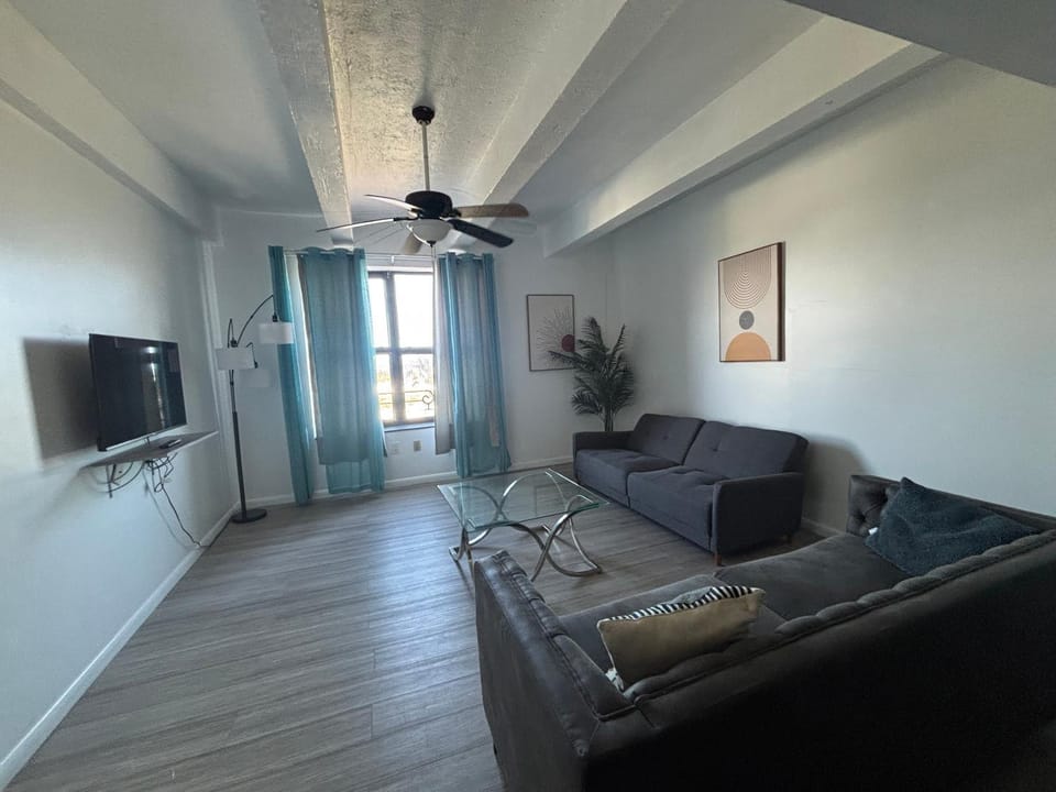 Ocean View 2 Bedroom - Ocean Drive Apartment in Flamingo Lummus