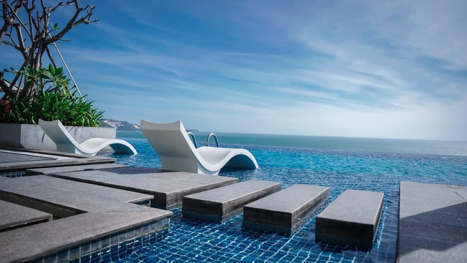 Day, Swimming pool