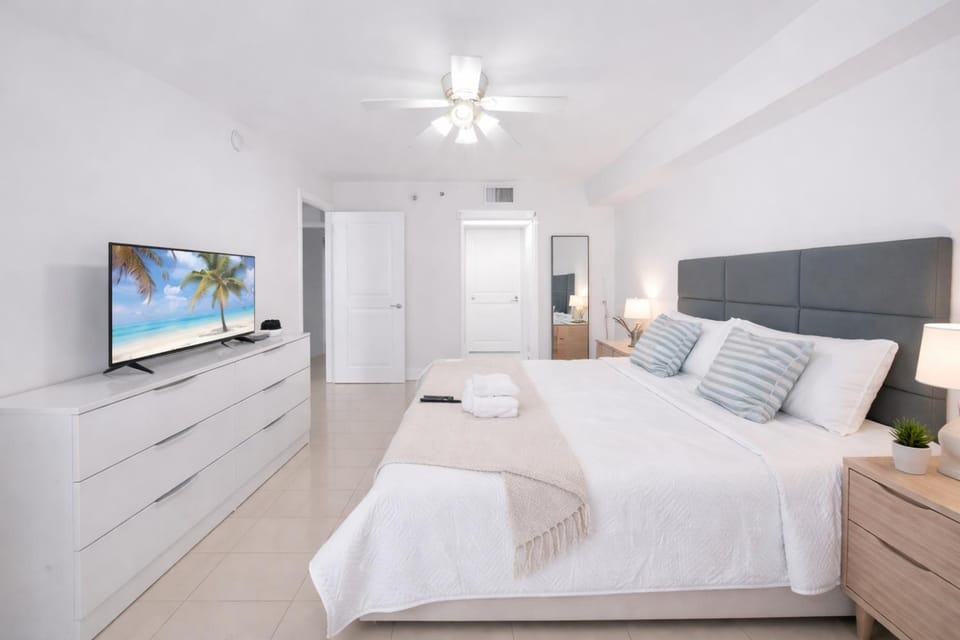 Brickell 2 Private Bedrooms, Oceanview with Free Parking, 3 Beds Apartment in Brickell