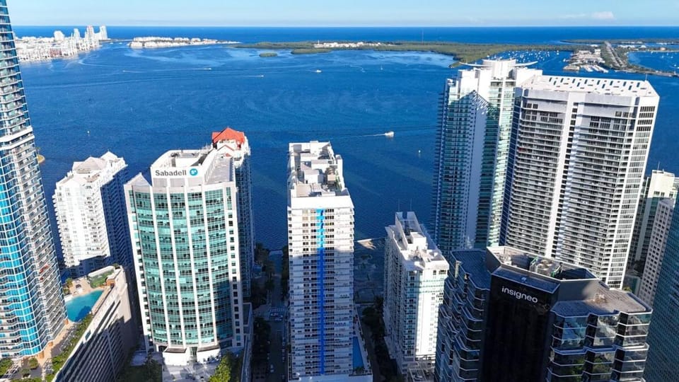 Brickell 2 Private Bedrooms, Oceanview with Free Parking, 3 Beds Apartment in Brickell