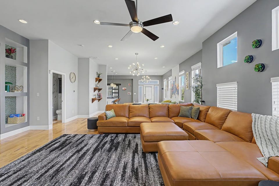 New 5BR Indy Game House -Near Fountain Sq - Sleeps 16 Villa in Indianapolis