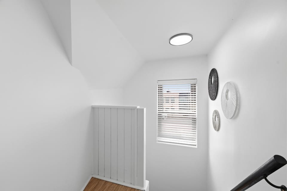 Dormont, Pittsburgh !C Modern & Unique Private Bedroom with Shared Bathroom Vacation rental in Mount Lebanon