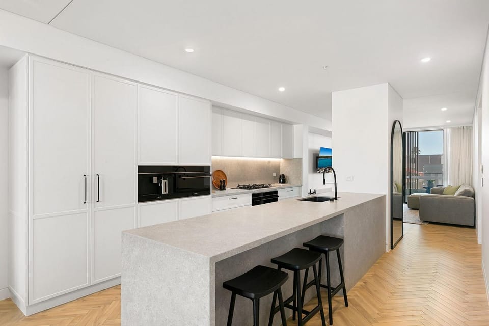3BR Coastal Escape with Ocean Views, Shared Pool & Jacuzzi, 2 Car Spaces & Walk to Surf Beach Apartment in Kiama