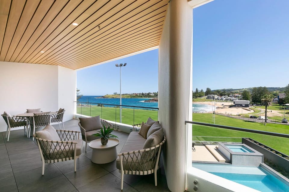 3BR Coastal Escape with Ocean Views, Shared Pool & Jacuzzi, 2 Car Spaces & Walk to Surf Beach Apartment in Kiama