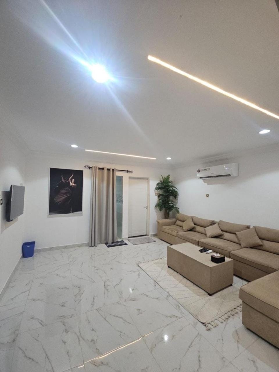 TV and multimedia, Seating area, air conditioner
