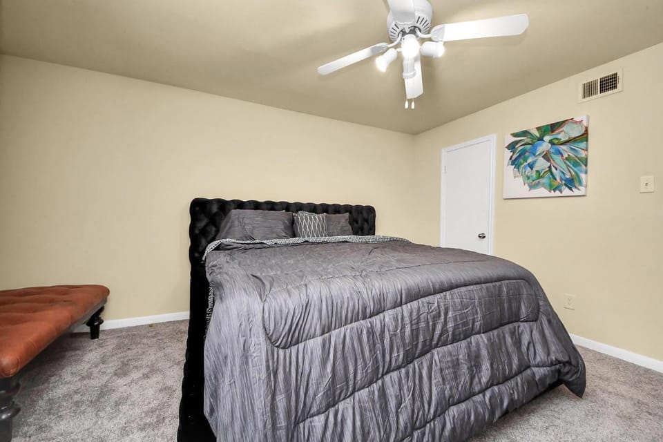 Houston Galleria Cozy Simple Suite Apartment in Harris County