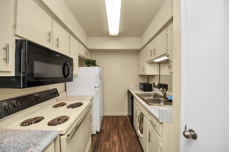 Houston Galleria Cozy Simple Suite Apartment in Harris County