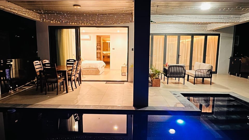 Pool view, Pool view