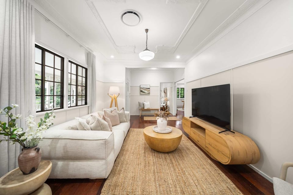 TV and multimedia, Living room, Seating area, Evening entertainment