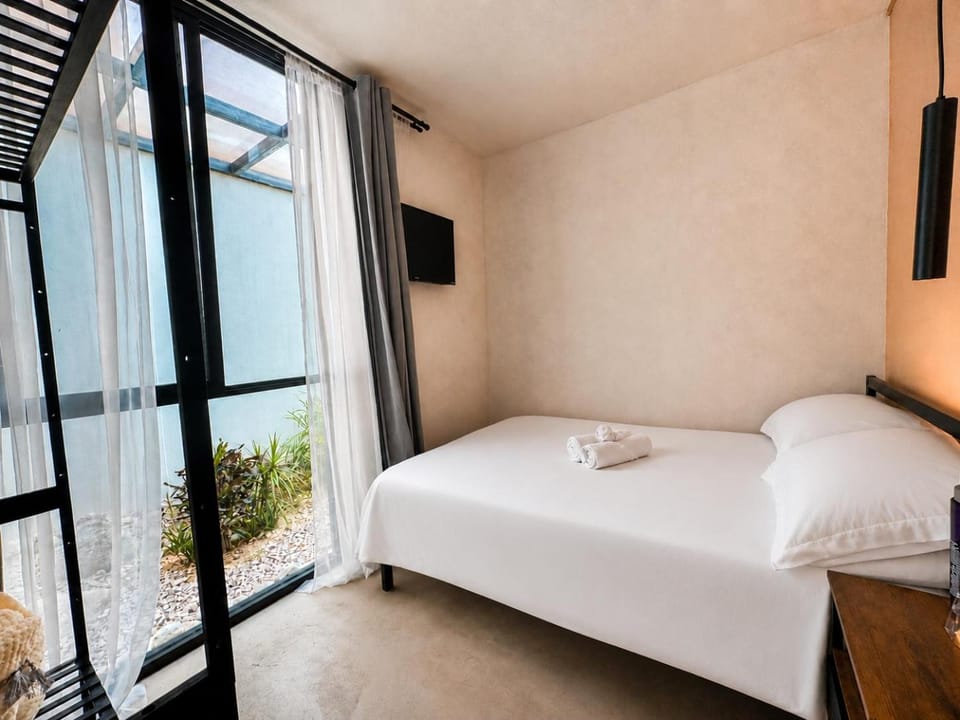 Bed, Photo of the whole room, towels